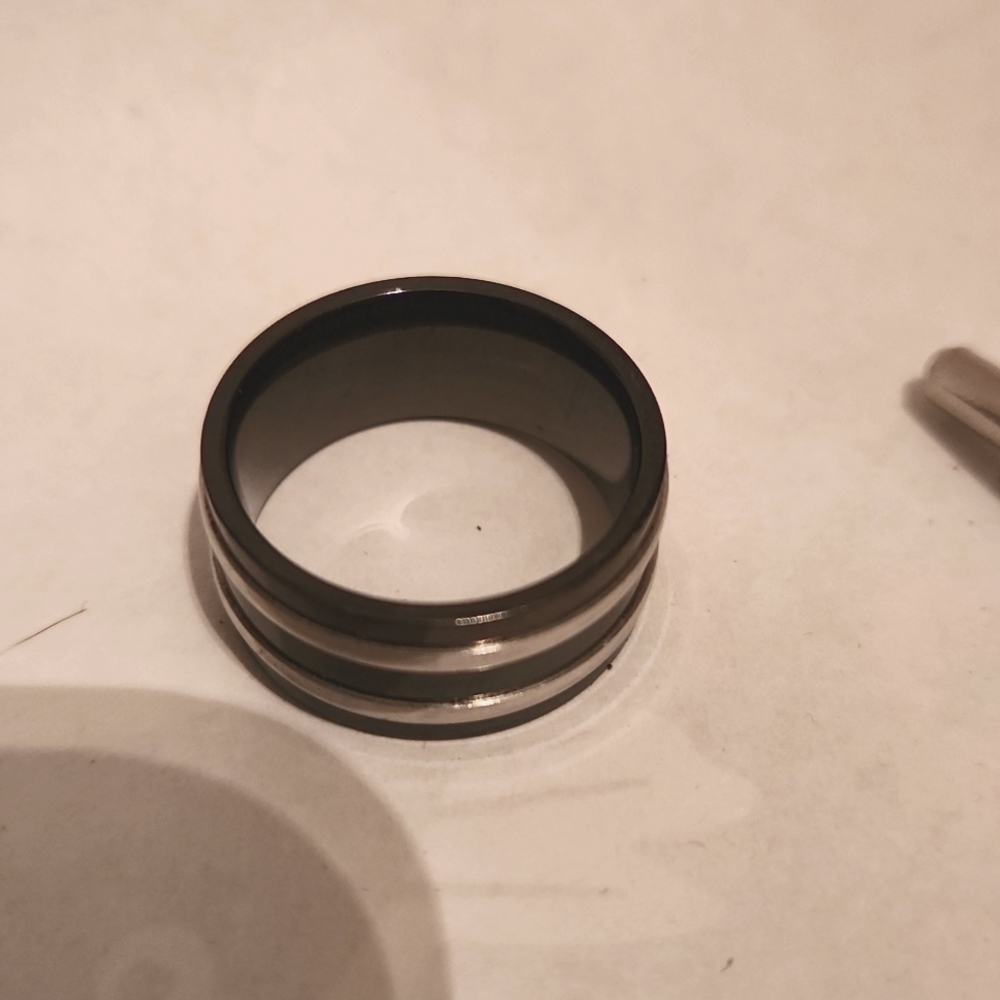 Titanium grooved ring